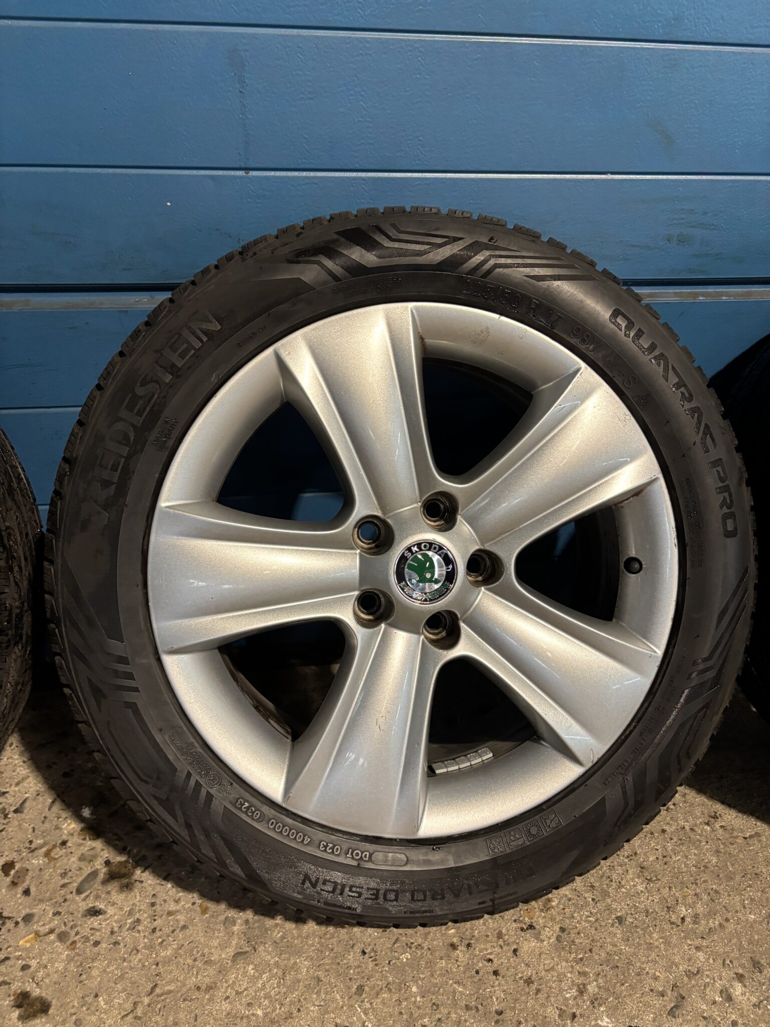 Originele Skoda Octavia / Yeti 17 inch set inclusief All Season Banden - Afbeelding 4