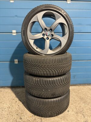 Originele Alfa Romeo Giulia 18 inch Winterset Breedset