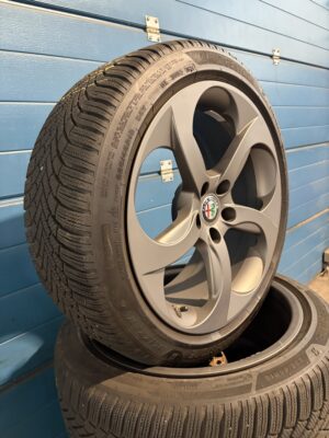 Alternative view of Originele Alfa Romeo Giulia 18 inch Winterset Breedset
