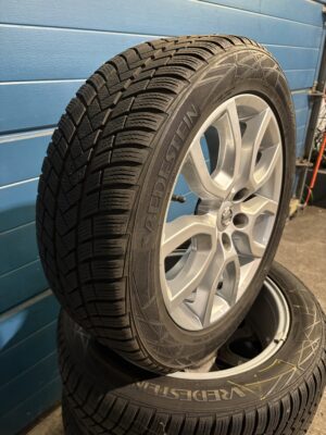 Alternative view of Originele Volvo V40 - 17 inch set inclusief Winterbanden