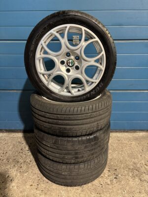 Originele Alfa Romeo 159 - 17 Inch set inclusief Zomerbanden