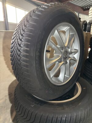 Alternative view of Originele Hyundai i30 - 15 inch set met Nieuwe Winterbanden
